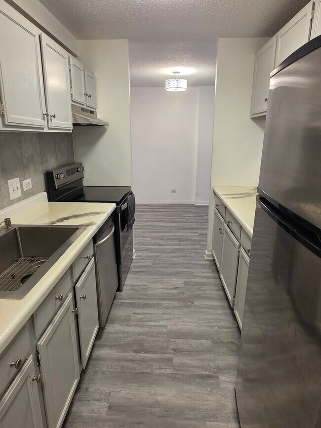 Building Photo - 1840 Huntington Blvd