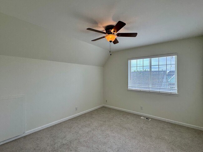 Building Photo - Desirable Poulsbo Place cottage...now avai...