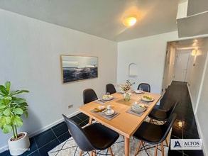 Building Photo - Cozy Garden level 1 bed 1 bath w/ large of...
