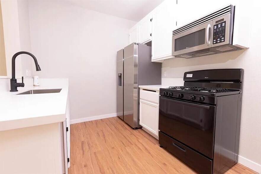 Building Photo - 9728 Marilla Dr