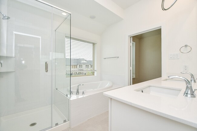 Building Photo - 6562 Scarlet Pond Ln