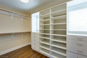 Building Photo - 5056 Shadow Palm Ct