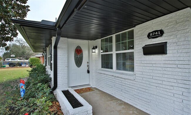 Building Photo - 8741 Blankenship Dr