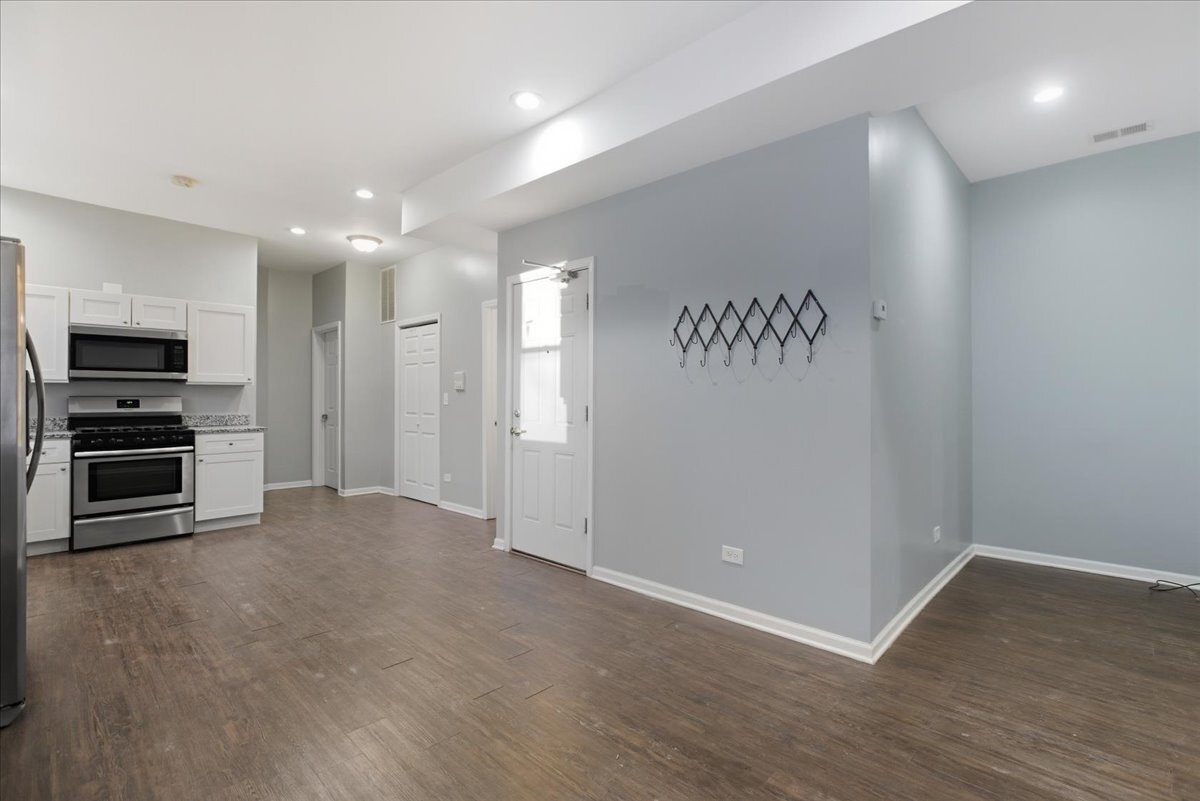 Building Photo - 1654 W Cortland St