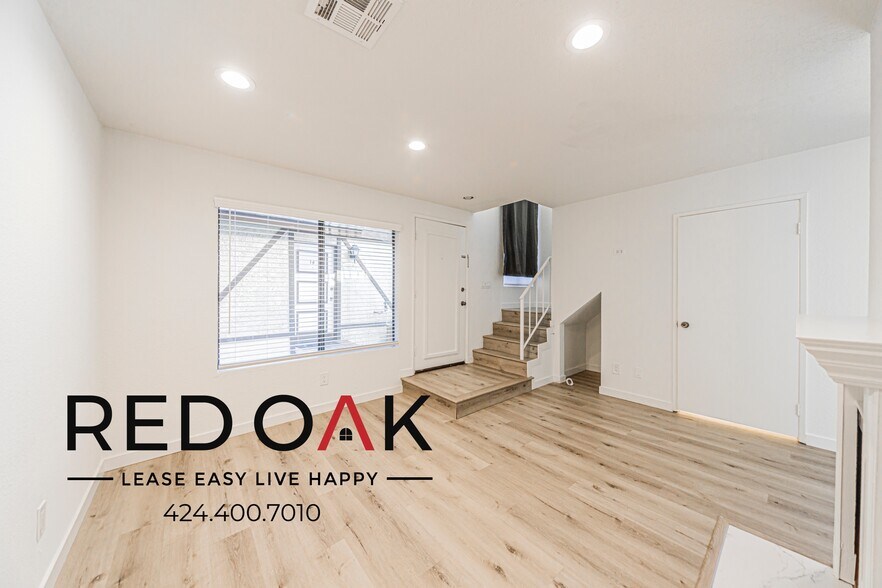 Building Photo - 15050 Moorpark St