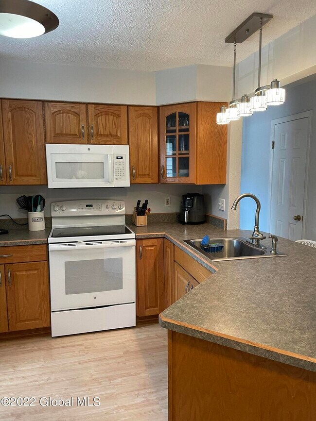 Building Photo - 5106 Forest Point Dr S