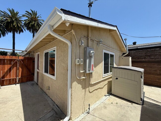 Building Photo - Charming Long Beach Home with Bonus Spaces!