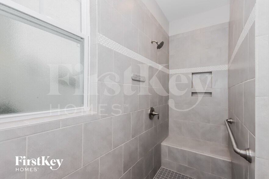 Building Photo - 117 W Americana Dr