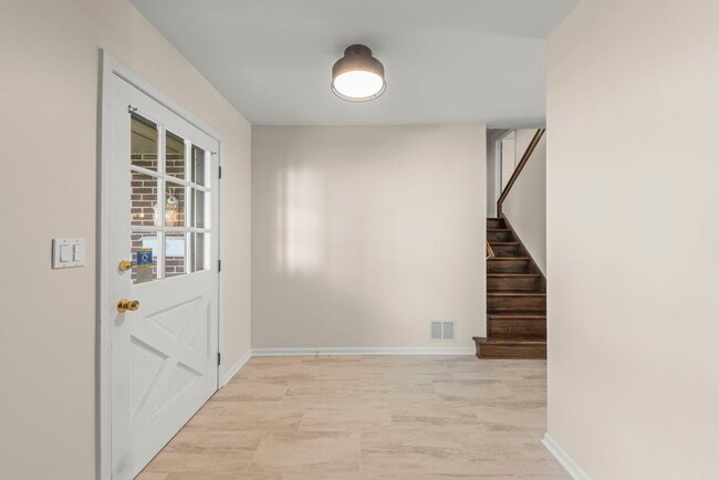 Building Photo - 345 Green Valley Dr