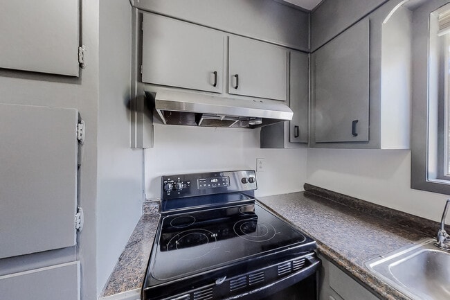 Primary Photo - 1395 Stoneham Ct