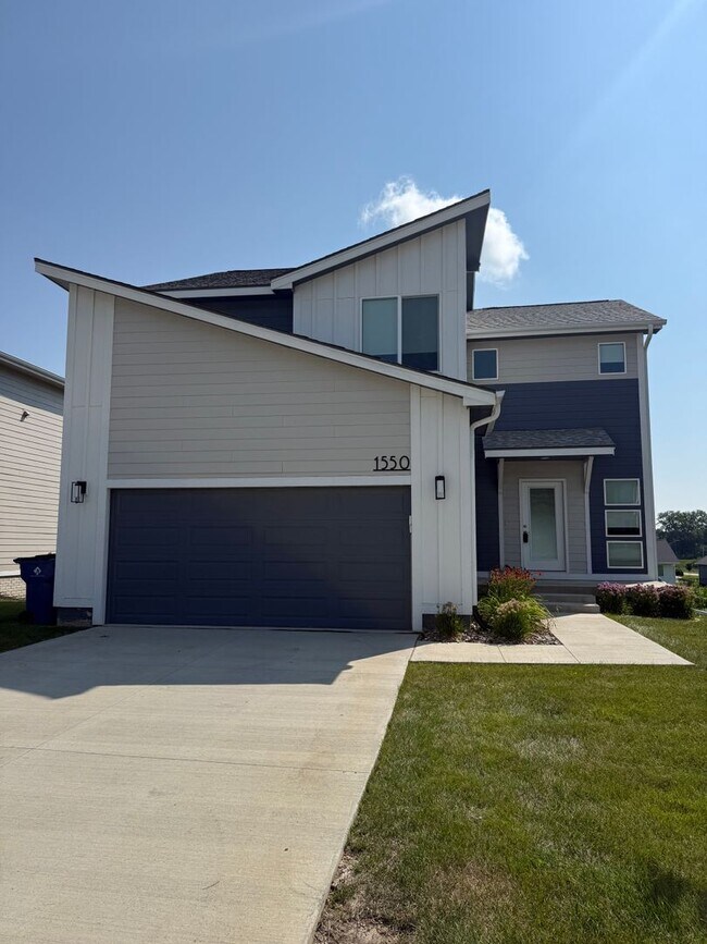 Building Photo - Luxury Newer Construction Home! Perfect Location!