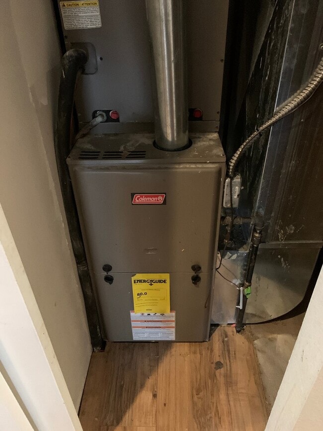 Building Photo - 321 Monroe St