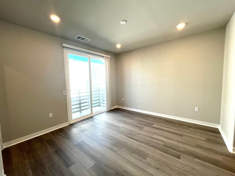 primary bedroom 3rd floor - 1475 Sandbar Ln