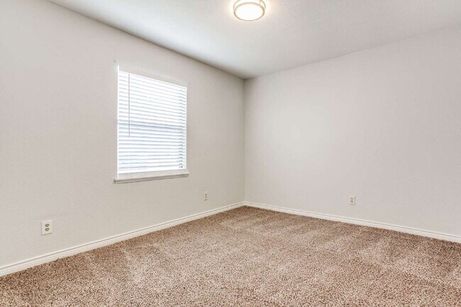 Building Photo - Beautiful 3-Bedroom Home Near Dining and Shopping with Spacious Backyard