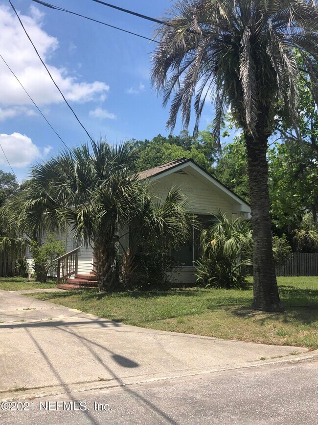 Building Photo - 2068 Camden Ave