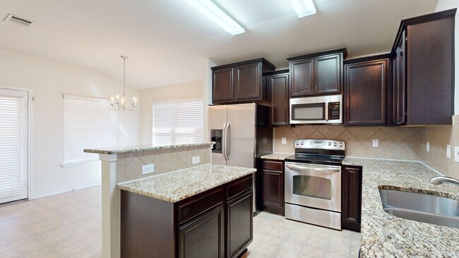 Building Photo - FREE DECEMBER RENT!!!