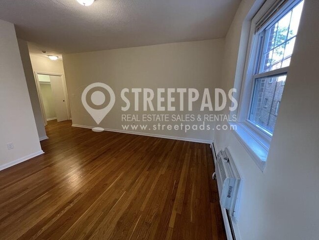 Building Photo - bedroom in Boston MA 02135