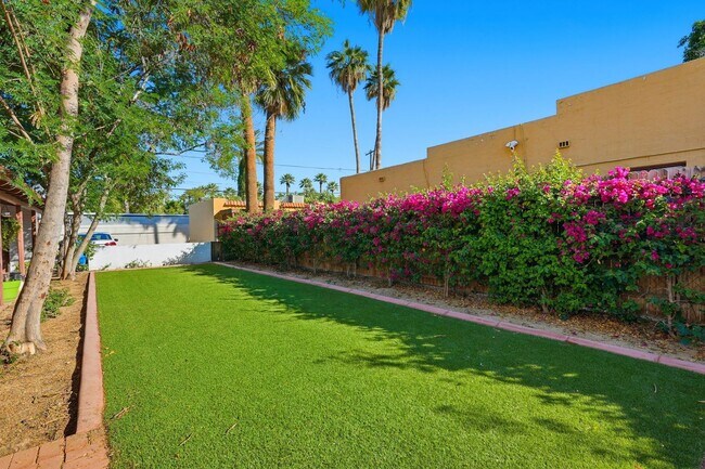 Building Photo - Great complex in Central Phoenix