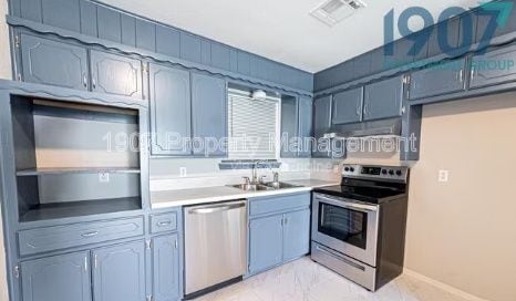 Building Photo - 1611 Pinewood Dr