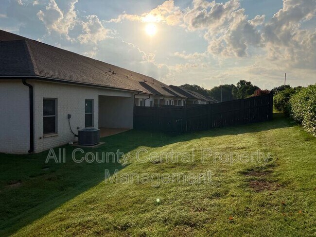 Building Photo - 132 Clift Farm Dr