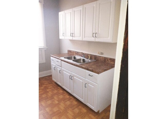 Interior Photo - 3238 Bishop Street