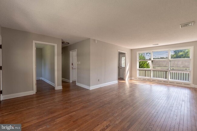 Building Photo - 360 Hollowbrook Dr