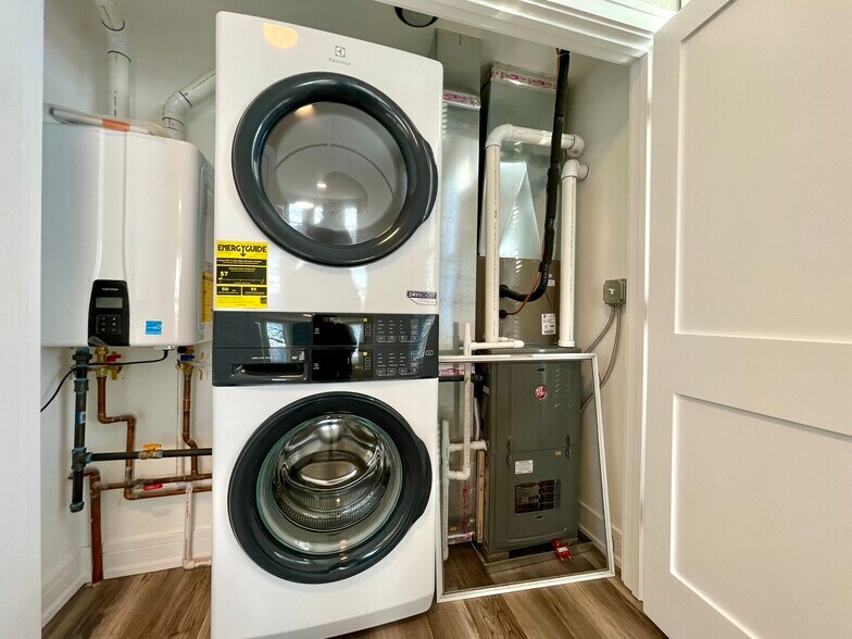 Building Photo - 2937 N Ashland Ave