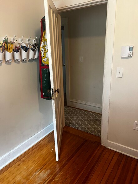 Building Photo - 147 Woodlawn Ave