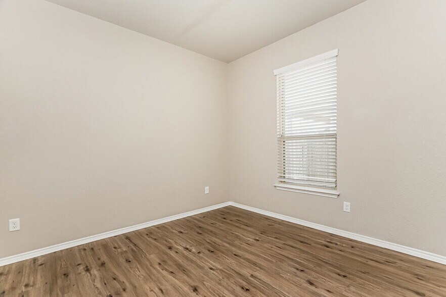 Building Photo - 5934 Ivans Farm
