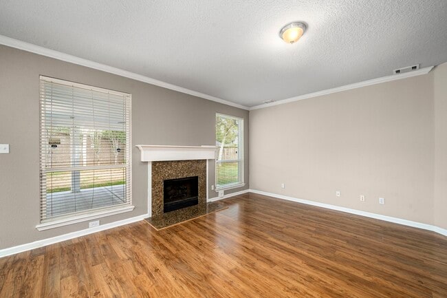 Building Photo - 1505 Hickory Ct