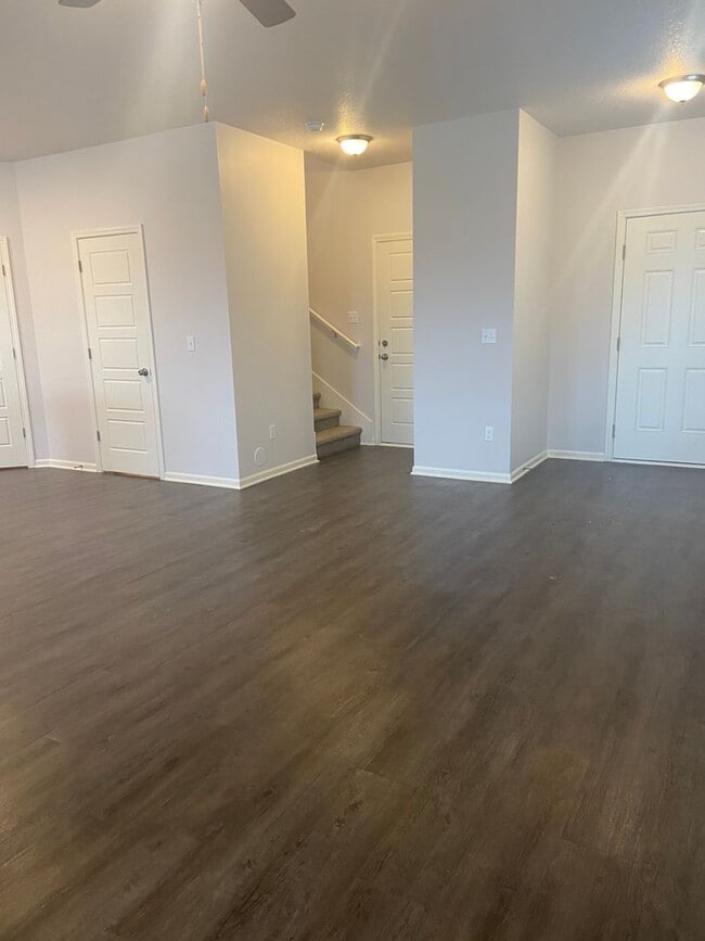 Building Photo - PRE-LEASING NOW — Modern 3-Bedroom | 2.5-Bath Living in Spring Hill