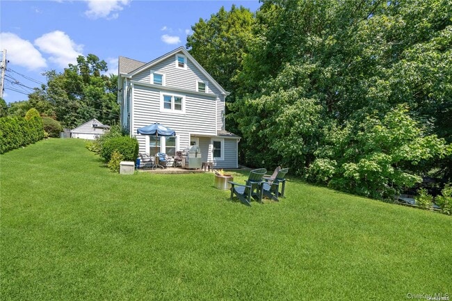 Building Photo - 3 Pine St