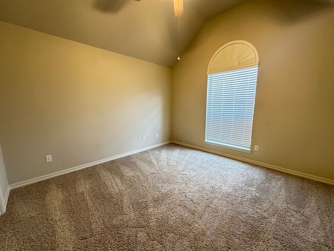 Building Photo - BEAUTIFUL HOME IN AZALEA GARDENS