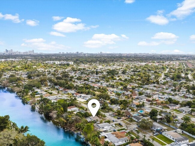 Building Photo - 4331 SW 31st Dr