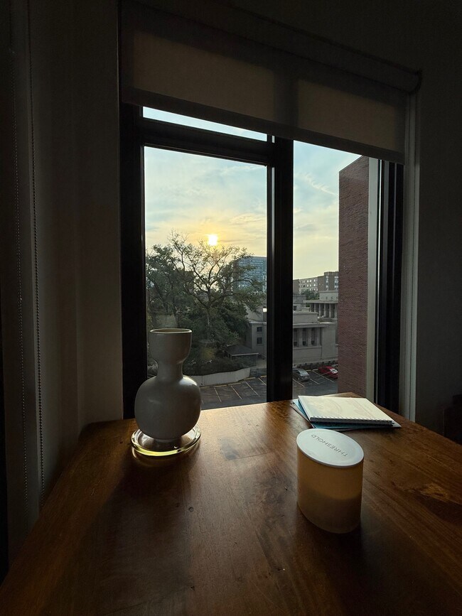 Building Photo - 835 Lake St