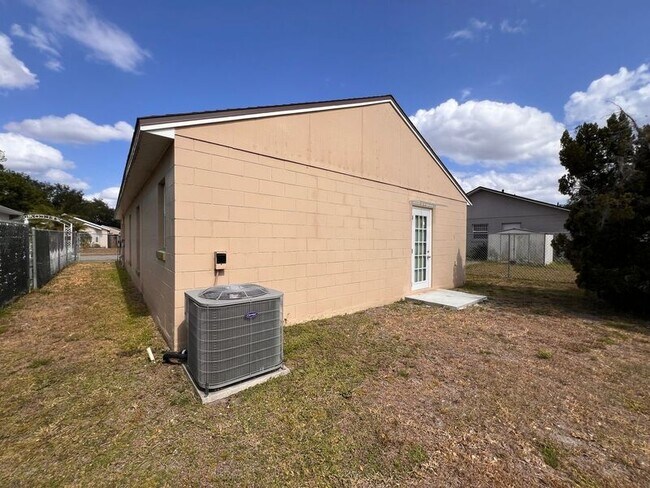 Building Photo - 1114 Shoshanna Dr