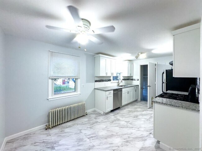 Building Photo - 111 Irving St