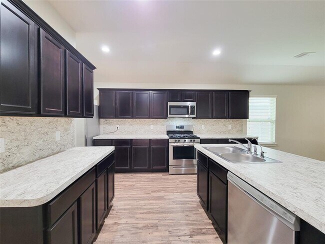 Building Photo - 6011 Diantha St