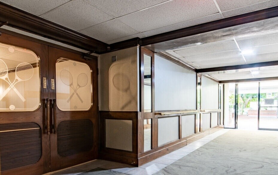 Entrance to Amenities - 10535 Wilshire Blvd