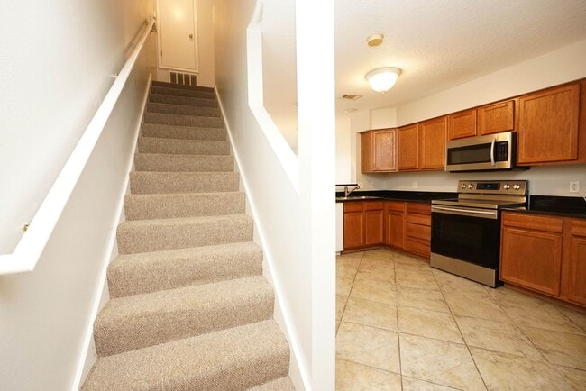Building Photo - Two bed townhome in Bluewater with a Commu...