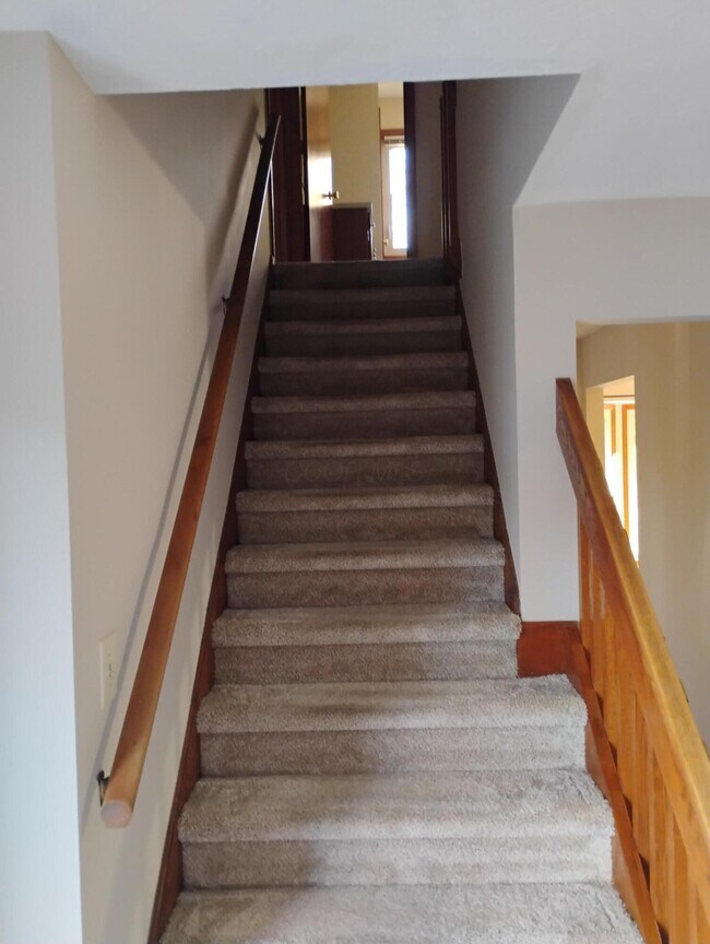 Building Photo - 339 Clover Ln