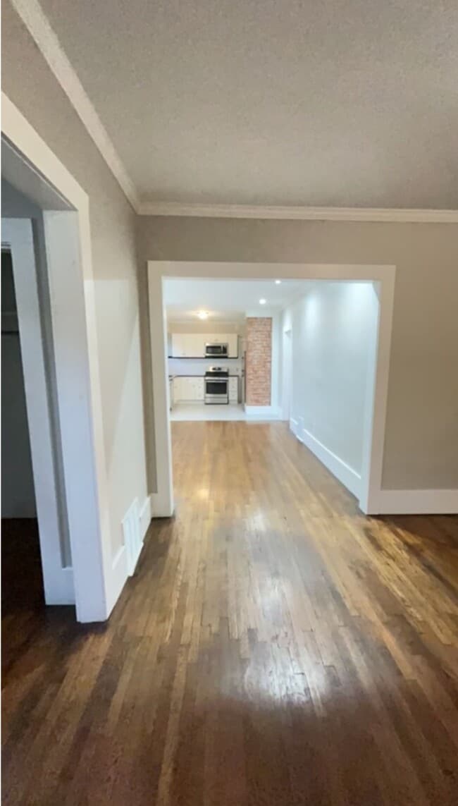 Building Photo - 7426 Dunedin St