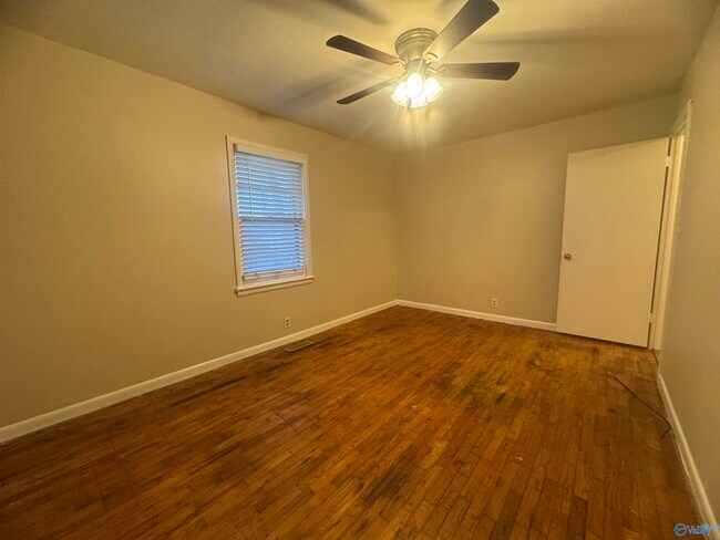 Building Photo - 1808 Oakwood Ave NE