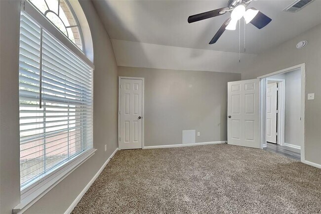 Building Photo - 17907 Timber Crossing Ln