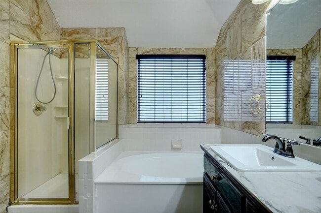 Building Photo - 617 Turtledove Ln