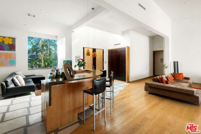 Building Photo - 817 Enchanted Way