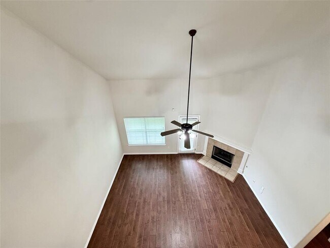 Building Photo - 4025 Meadow Bluff Way
