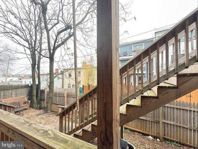 Building Photo - 1246 Queen St NE