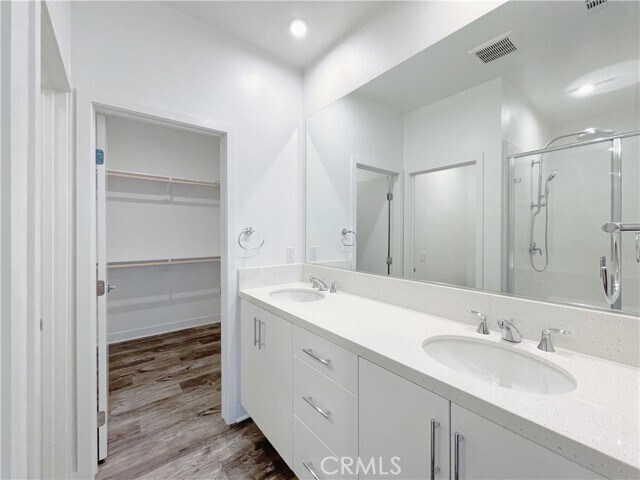 Building Photo - 1330 W Cara Dr