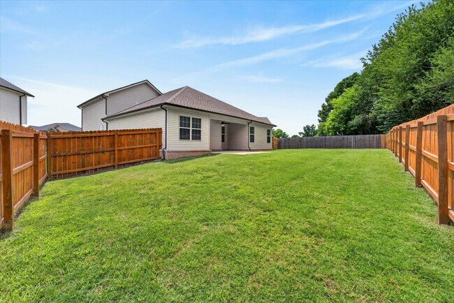 Building Photo - Like New Three Bedroom with Bonus!